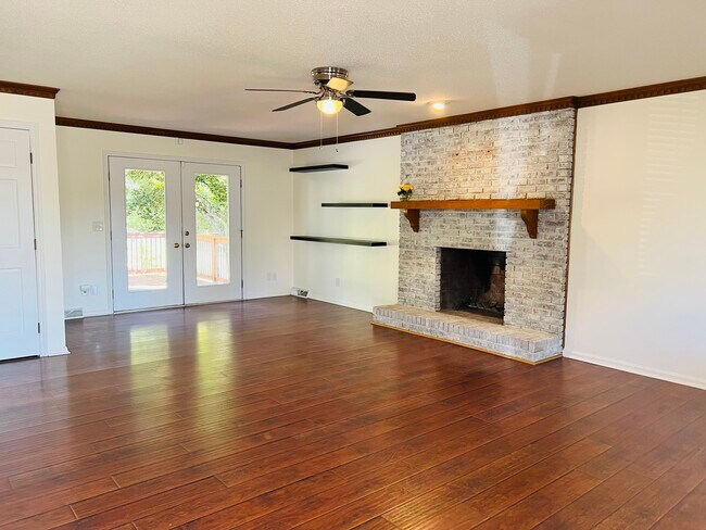 Building Photo - 113 Pine Gate Dr