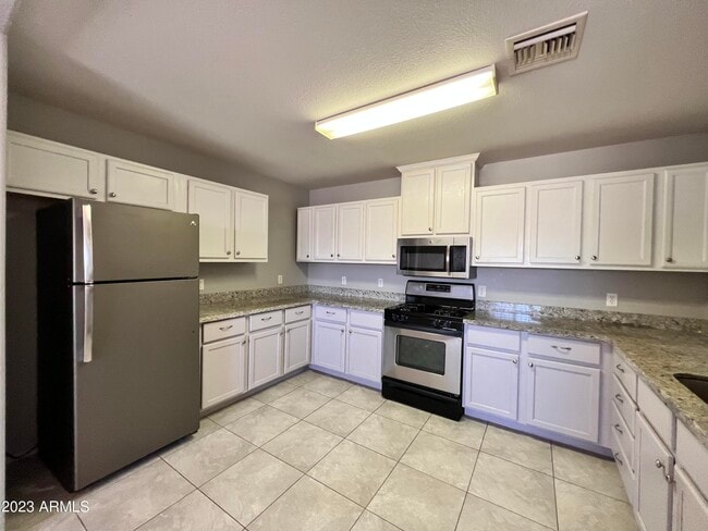 Building Photo - 737 W Ocotillo St