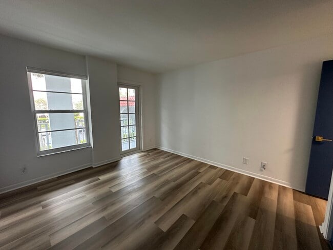 Building Photo - 950 Ponce De Leon Rd