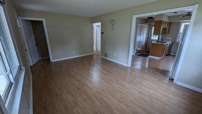 Building Photo - 465 Babbitt Rd