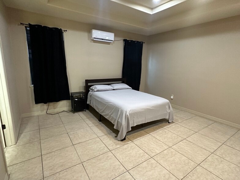 Building Photo - 3901 El Jardin