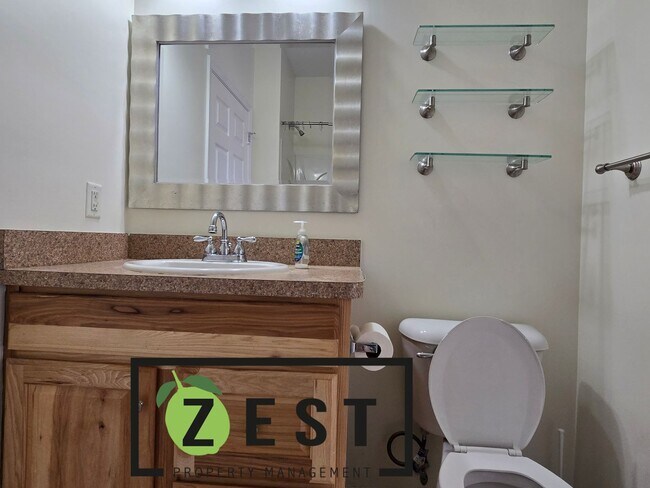 Building Photo - OPEN HOUSE 4/27 3-3:30 PM! First floor 2 Bed 2 Bath Condo with tons of amenities!