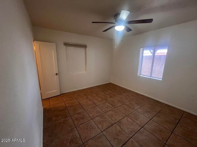 Building Photo - 526 S Mesa Dr