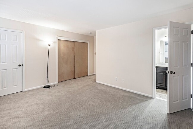 Building Photo - 3 bedroom, 2 bath townhome in Pike Creek