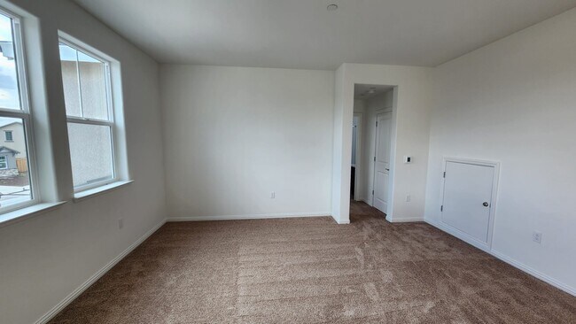 Building Photo - 1565 Pinchot Dr