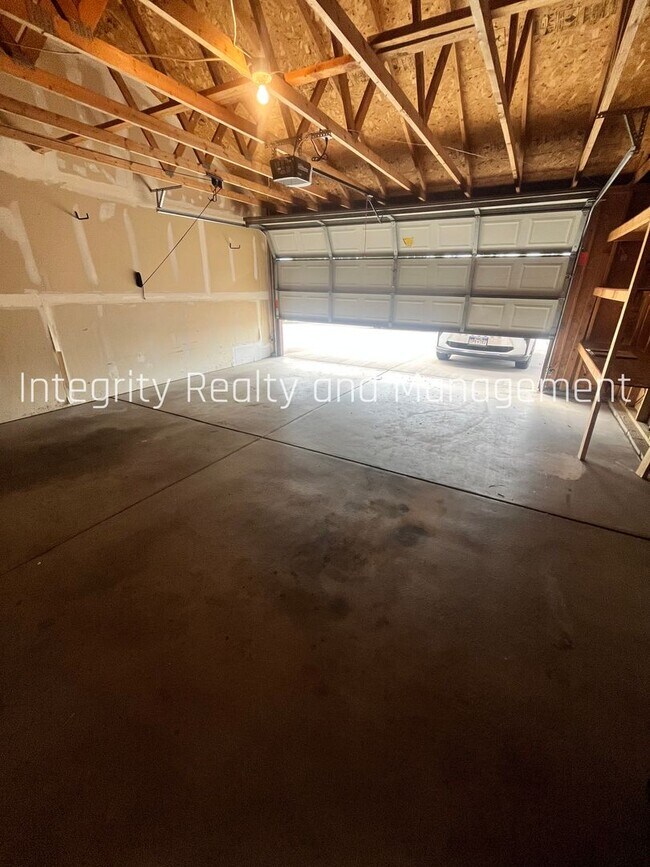 Building Photo - 6598 Pinewood Dr