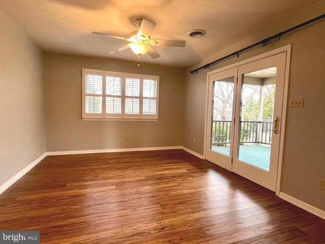 Building Photo - 330 Parkwood Dr