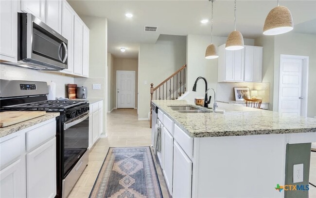 Building Photo - 1642 Ranch House