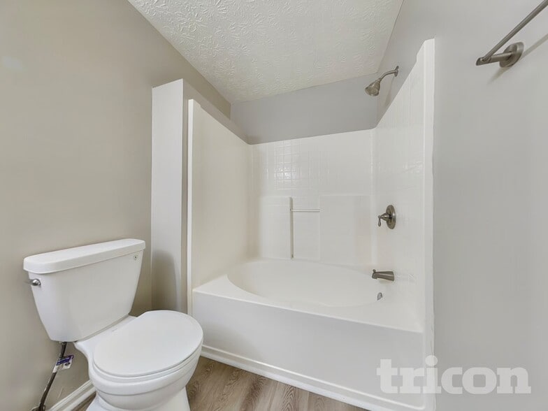 Building Photo - 140 N Greenfield Cir