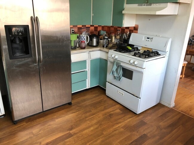 Building Photo - Updated 6 Bed 4 Bath House.  Pictures do n...