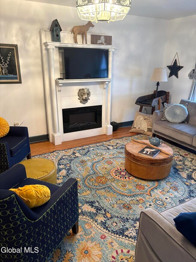 Building Photo - 20 Elm St