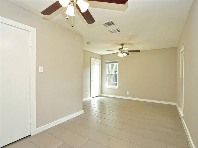 Building Photo - 1406 Green Forest Dr