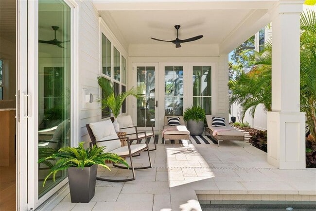 Building Photo - 321 12th Ave NE