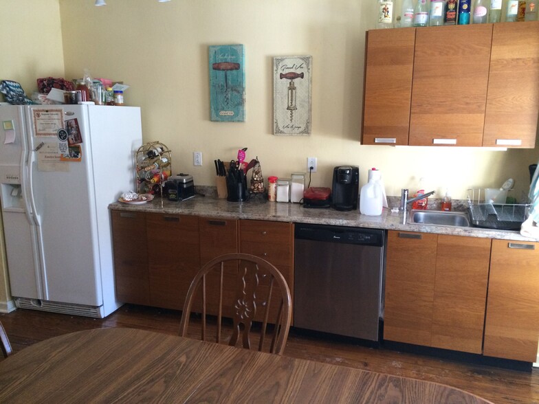 Kitchen Large Countertop - 2363 S 18th St