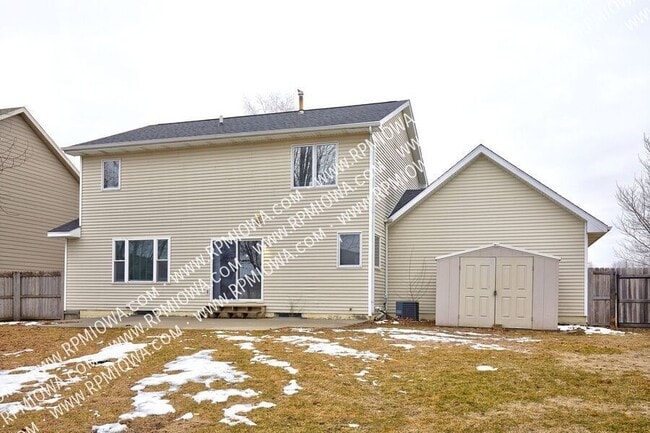 Building Photo - 1913 NW Pleasant St