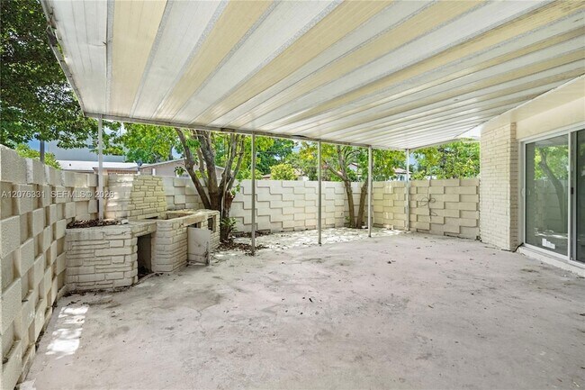 Building Photo - 1701 NW 19th Ave