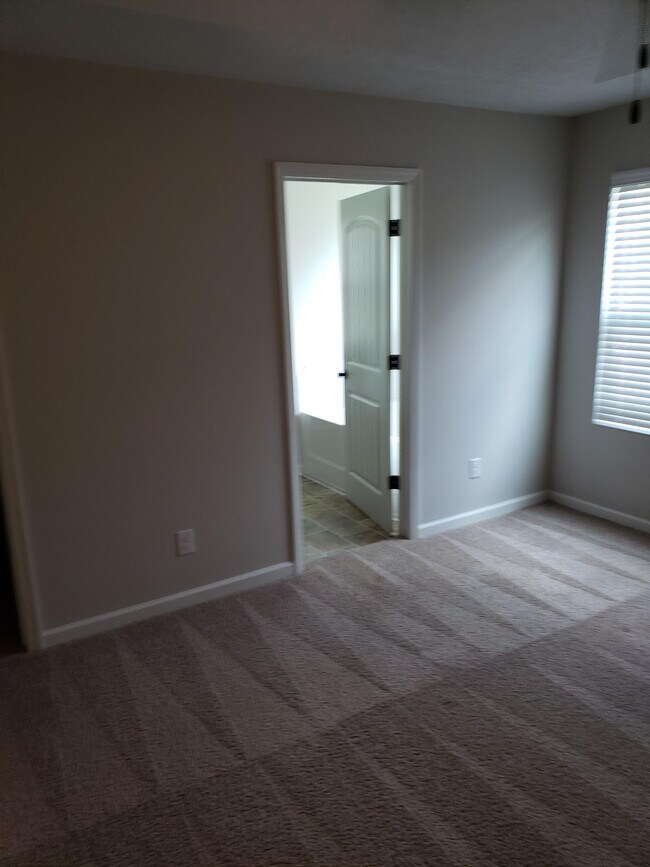 Building Photo - 3237 Alexandria Dr