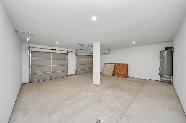 Building Photo - 1111 E 27th St