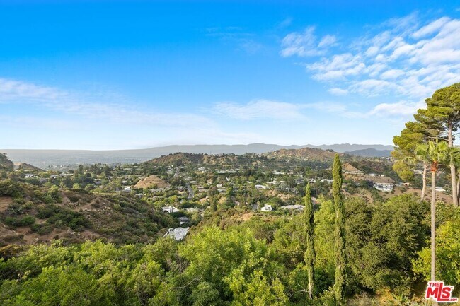 Building Photo - 8620 Skyline Dr