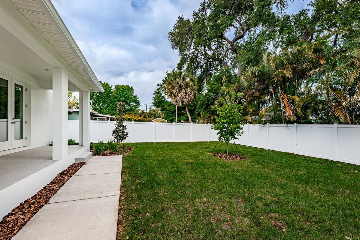 Building Photo - 1701 25th Ave N