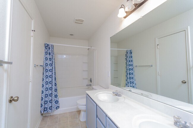 Building Photo - 2007 Rim Rock Dr