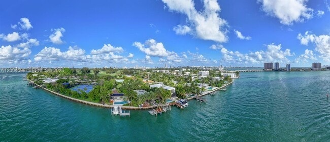 Building Photo - 2440 N Shore Terrace