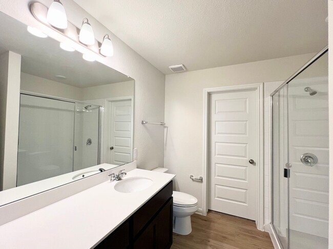 Building Photo - 3 bedroom, 2.5 bath home for lease