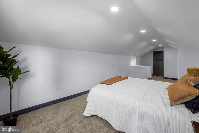 Building Photo - 3714 W Cold Spring Ln