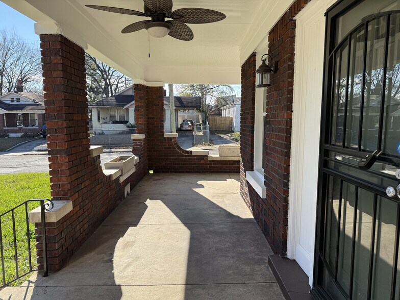 Building Photo - 1371 Ridgeway St