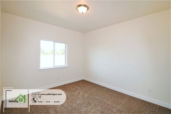 Building Photo - 2530 Rainbow Ln