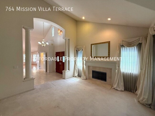 Building Photo - 764 Mission Villa Terrace