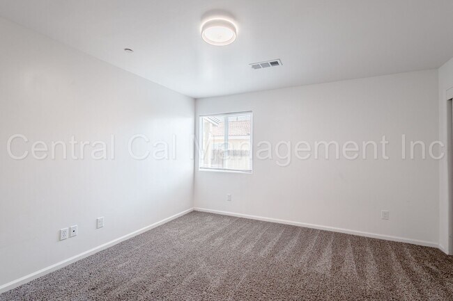 Building Photo - 129 E 8th St