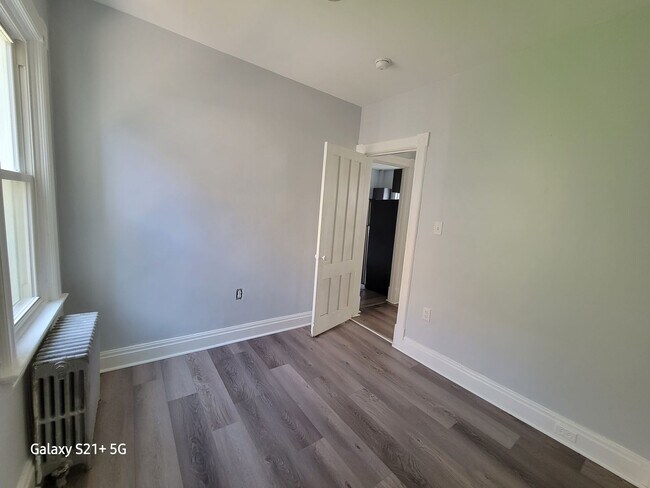 Building Photo - 1324 1st Ave