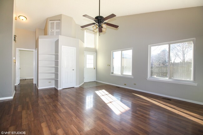 Building Photo - 707 Clearwood Ct