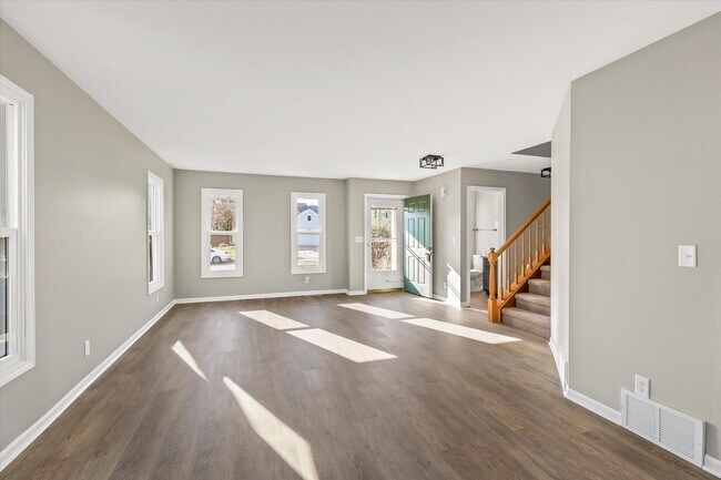 Building Photo - Updated Kenosha 3 Bedroom 2.5 Bath