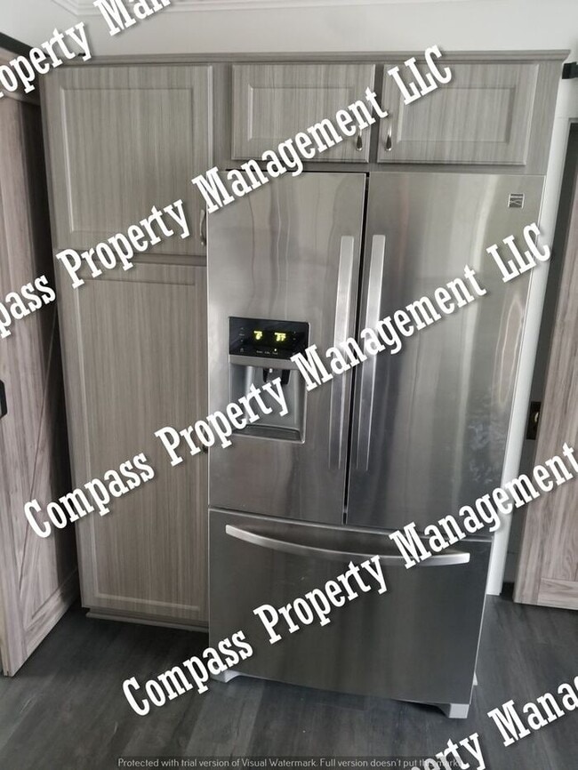 Building Photo - $1895 - 4 Bed, 2 Bath, 2 Car Garage - Lanc...