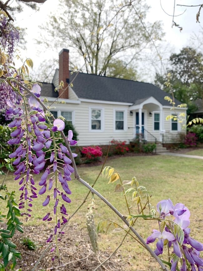 Building Photo - 4 bedroom home for 4 or 3 people (one bloc...