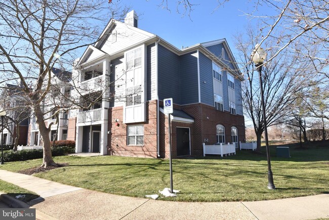Building Photo - 20301 Beechwood Terrace