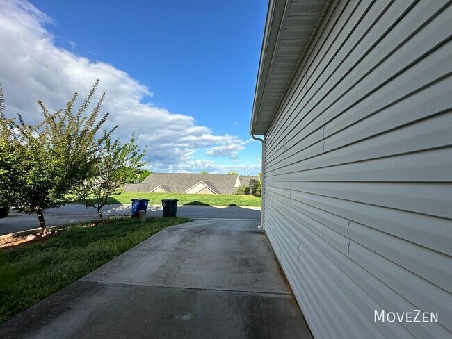 Building Photo - 2480 Autumn Mist Dr