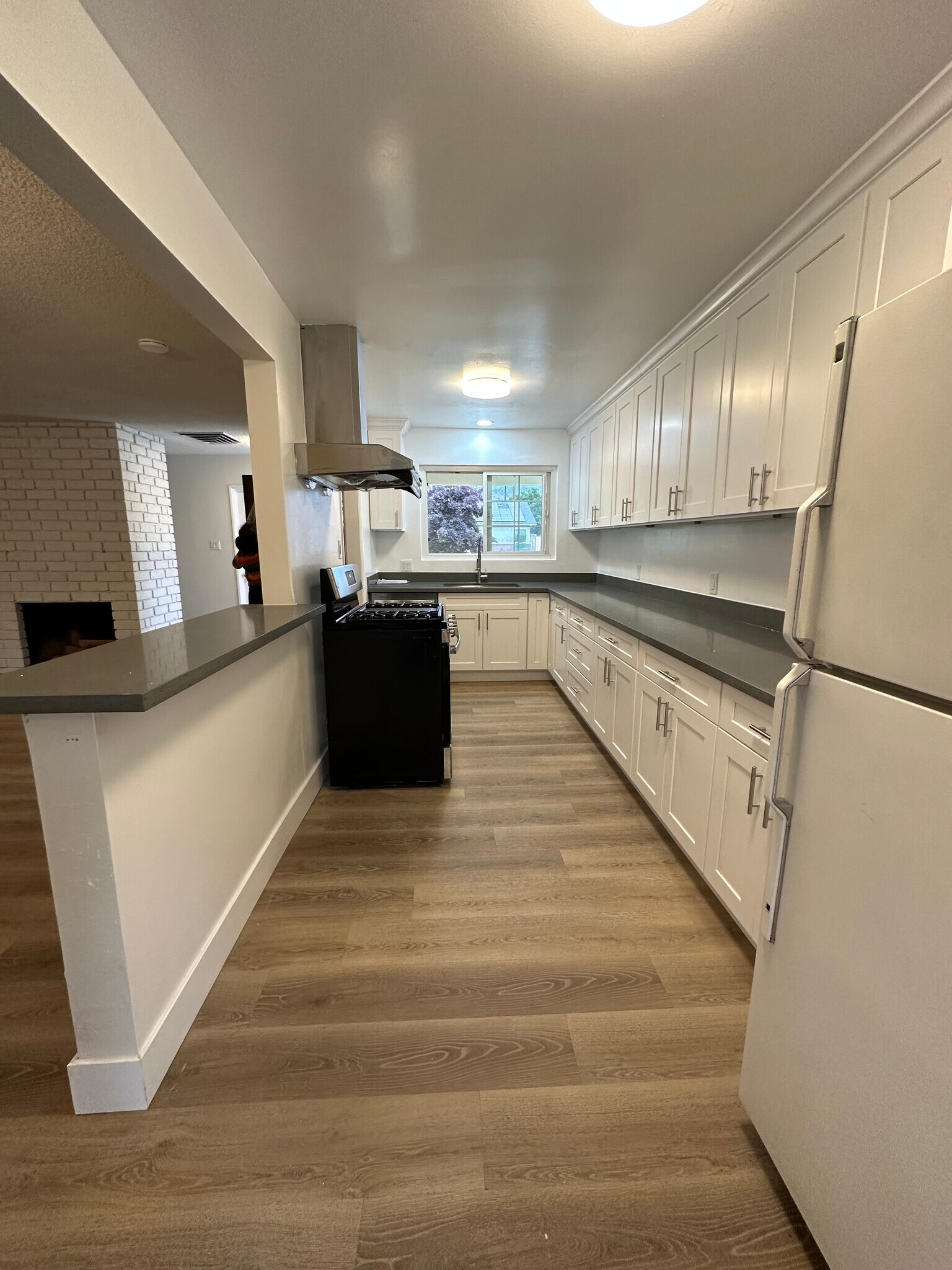 Building Photo - 556 Myrtle Ave