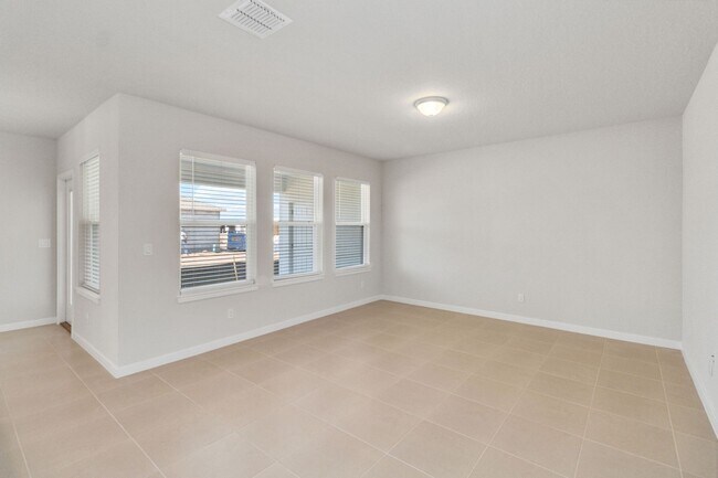 Building Photo - Beautiful 4/3 w/ Loft Energy Efficient Hom...