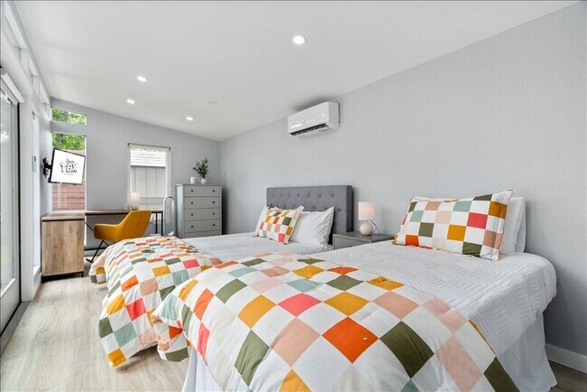 Building Photo - 6301 Santos St