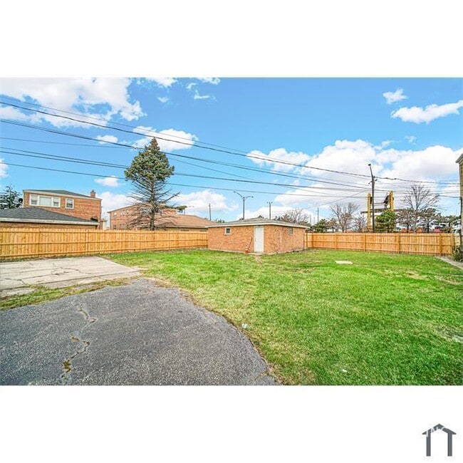 Building Photo - 7900 S Whipple St