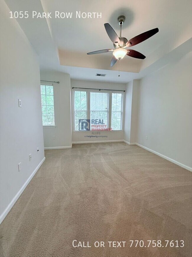 Building Photo - 1055 Park Row N