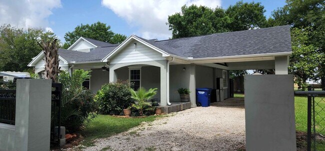 Building Photo - 105 Mable St