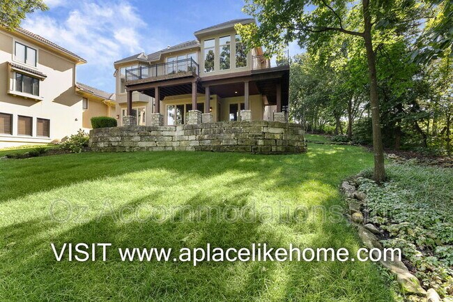 Building Photo - 16690 Country Club Dr