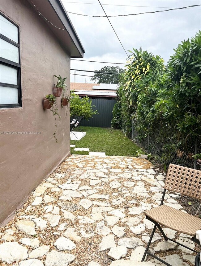 Building Photo - 11241 SW 7th Terrace