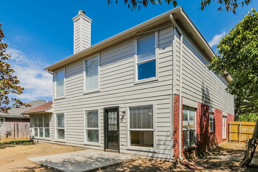 Building Photo - 3205 Stonewall Ln