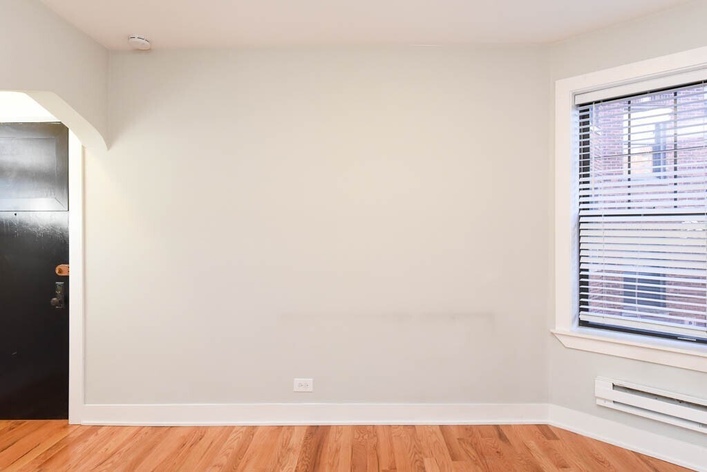 Building Photo - 4418 N Wolcott Ave