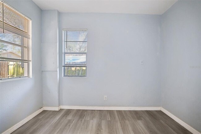 Building Photo - 524 6th Ave NE